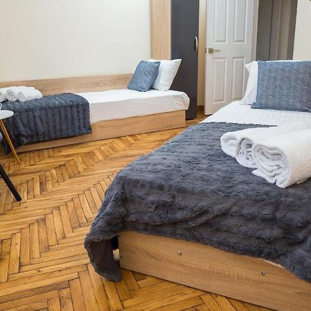 Apartment Zdravets, In The Heart Of The Old City Veliko Tărnovo Exteriör bild