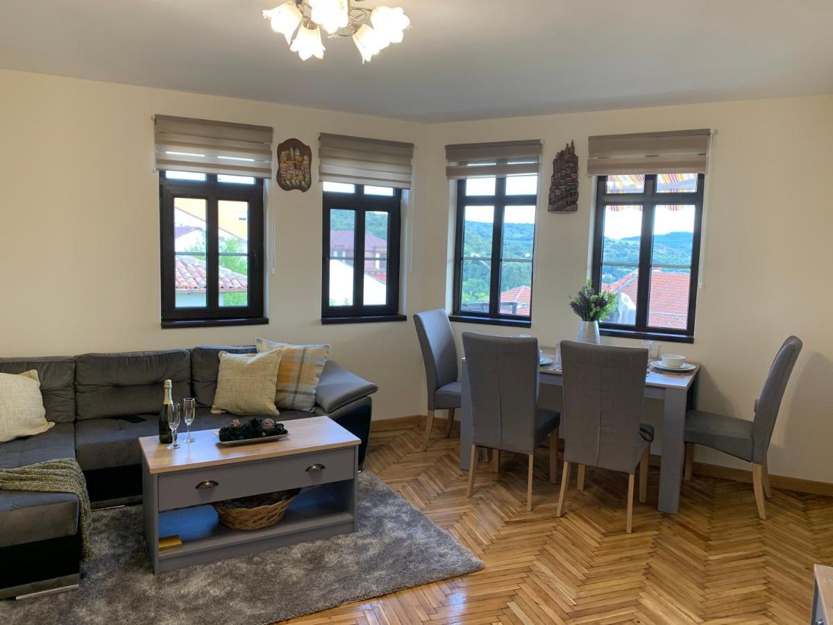 Apartment Zdravets, In The Heart Of The Old City Veliko Tărnovo Exteriör bild