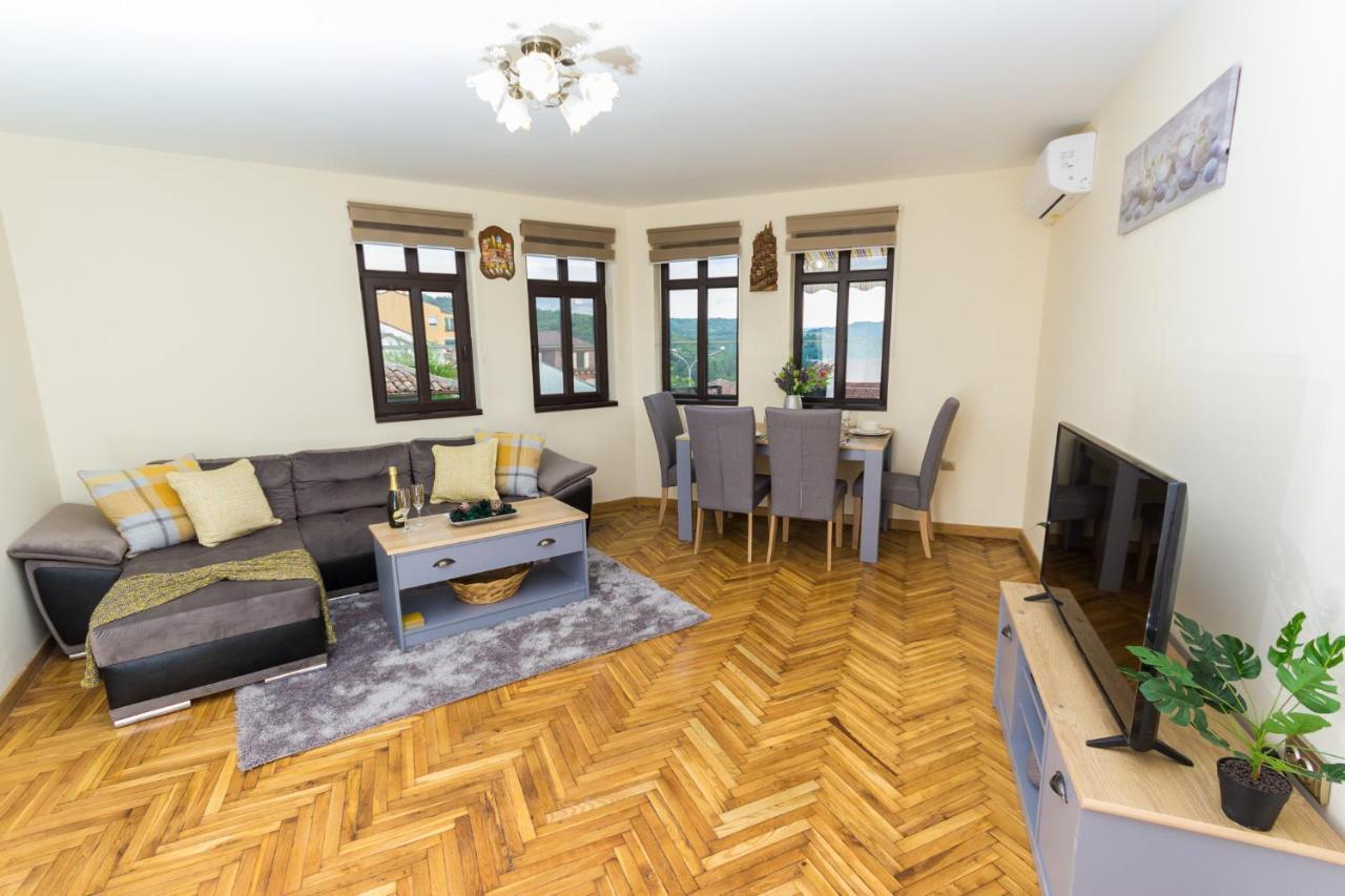 Apartment Zdravets, In The Heart Of The Old City Veliko Tărnovo Exteriör bild