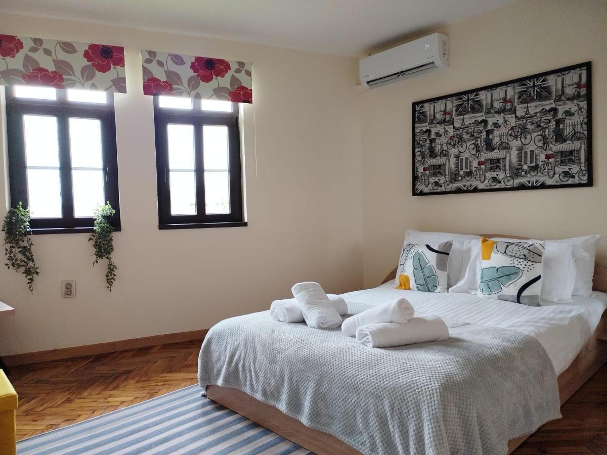 Apartment Zdravets, In The Heart Of The Old City Veliko Tărnovo Exteriör bild