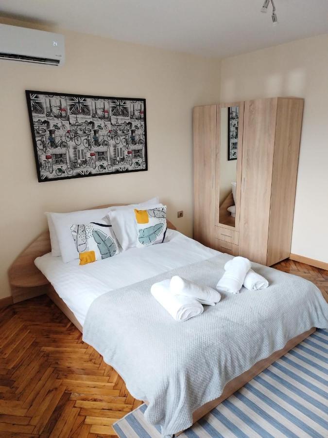 Apartment Zdravets, In The Heart Of The Old City Veliko Tărnovo Exteriör bild